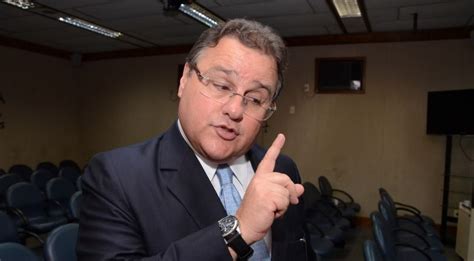 GEDDEL FOI `”AS COMPRAS”, DEIXOU DIGITAIS NOS R$ 51 .